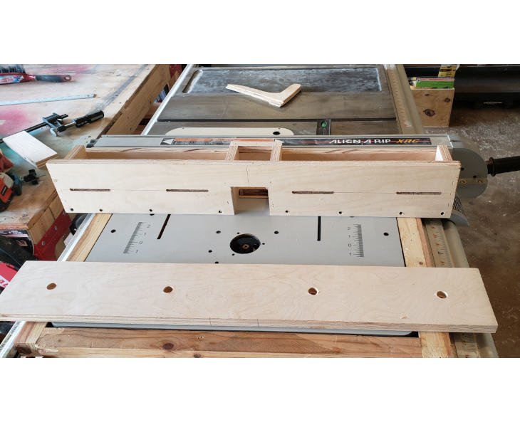Router table fence main parts.